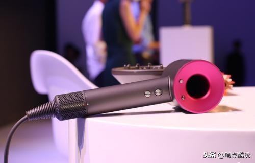 电吹风选择1800w还是2300w (家用2300w和3000w电吹风选哪个)