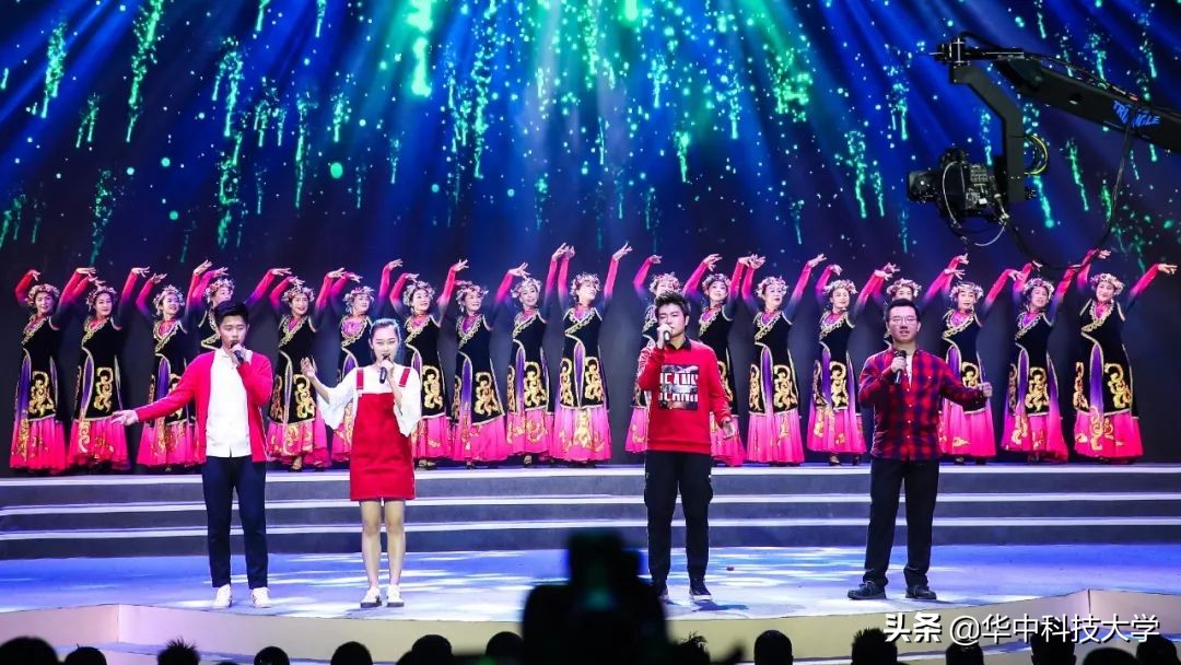 燃爆了！华中科技大学用“宇宙最强音”为祖国打CALL