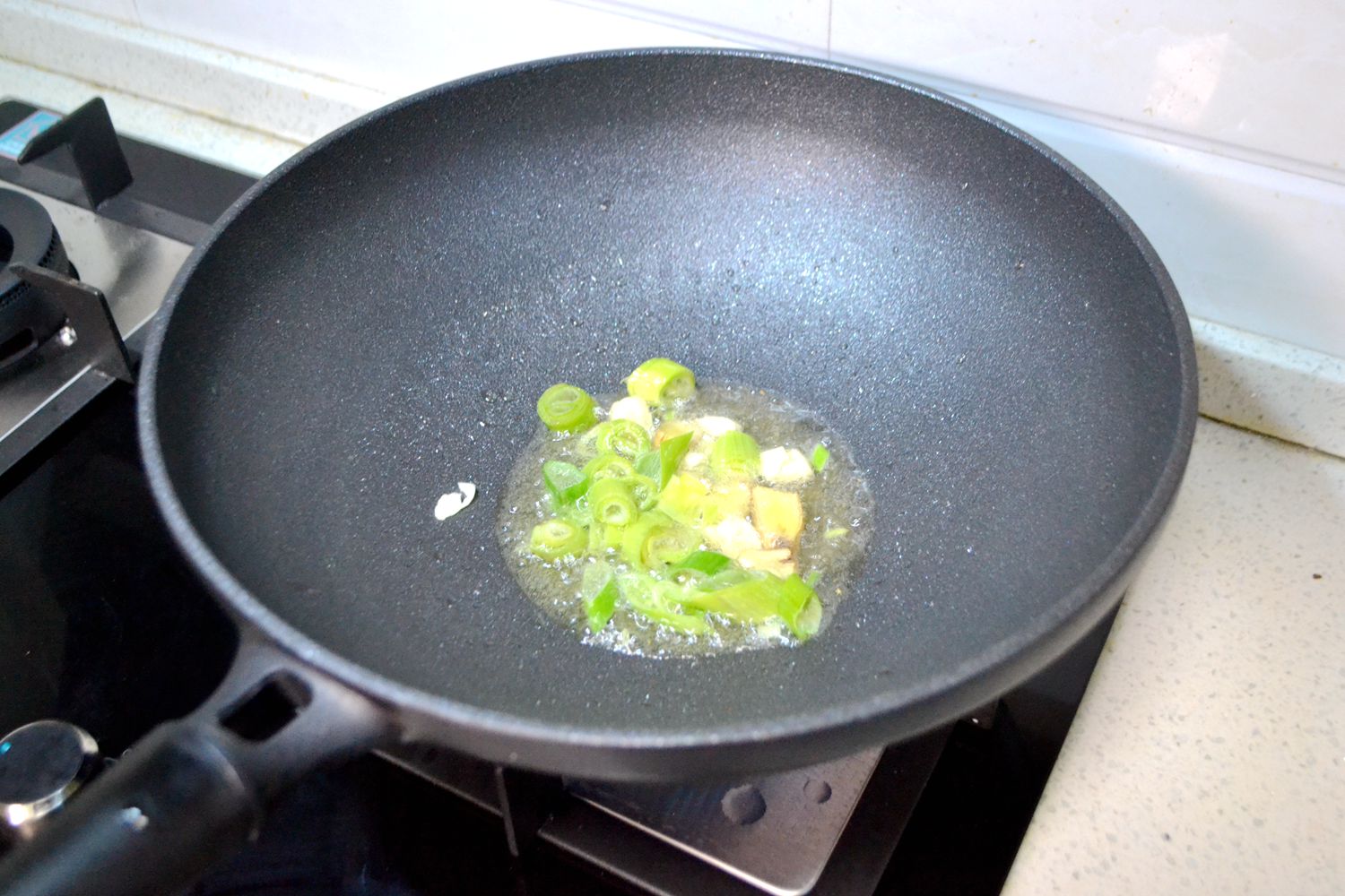 九阳钢丝球不粘锅怎么样,不粘锅锅铲九阳