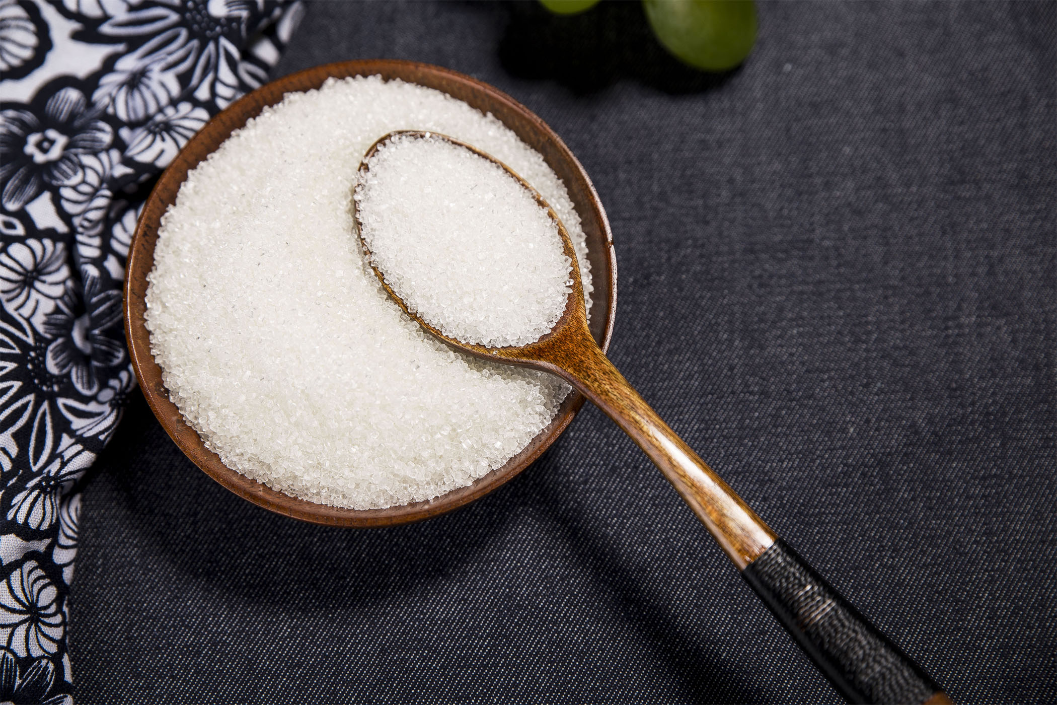 如何钓鲤鱼鲤鱼爱吃什么,钓鲤鱼加什么糖最好