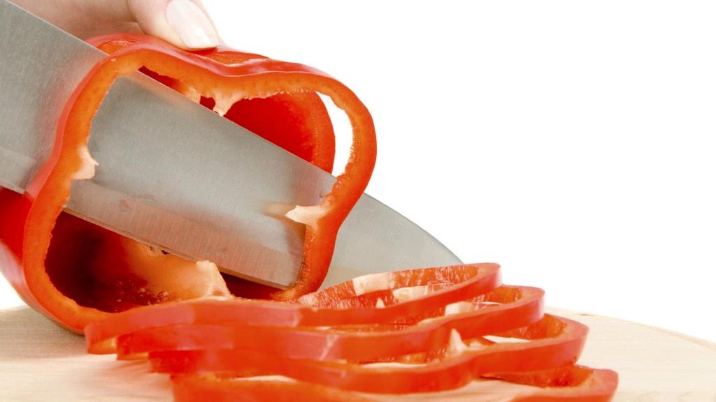 切菜时碰到辣椒很辣怎么缓解,切菜被辣椒辣到快速解辣方法