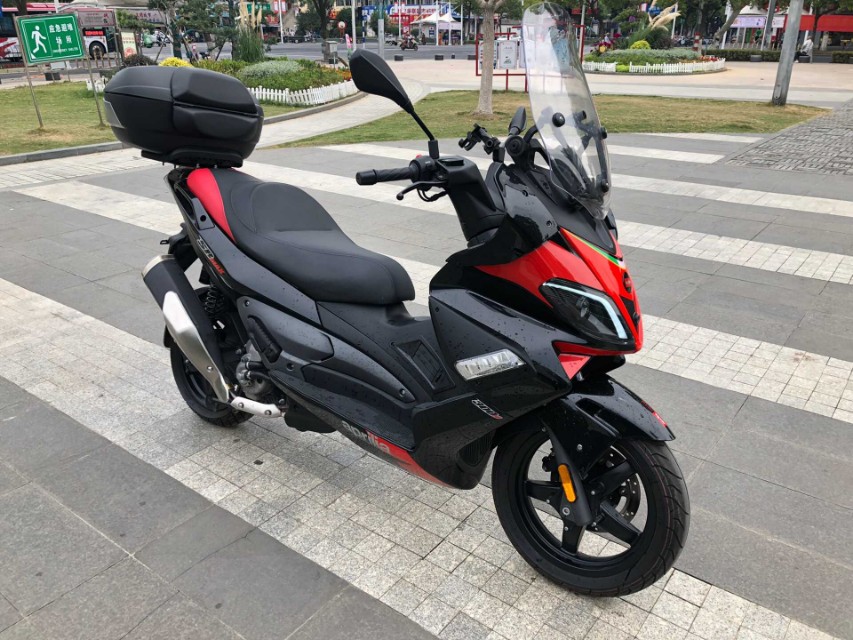 阿普利亚300srmax测评,阿普利亚150极速测试原声