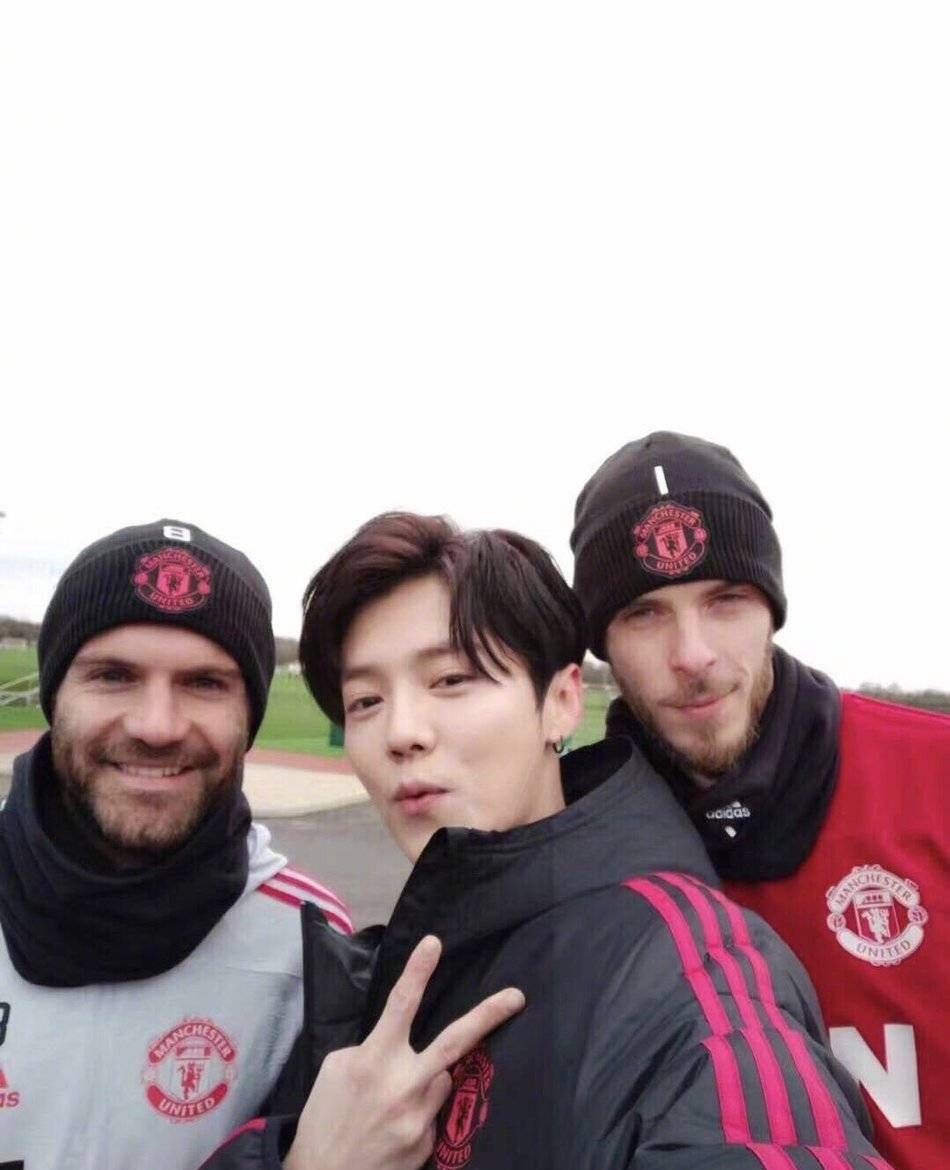 鹿晗探班曼联,鹿晗曼联遇到粉丝