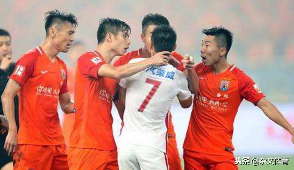 里皮钦点国脚鲁能,年薪900万的国足