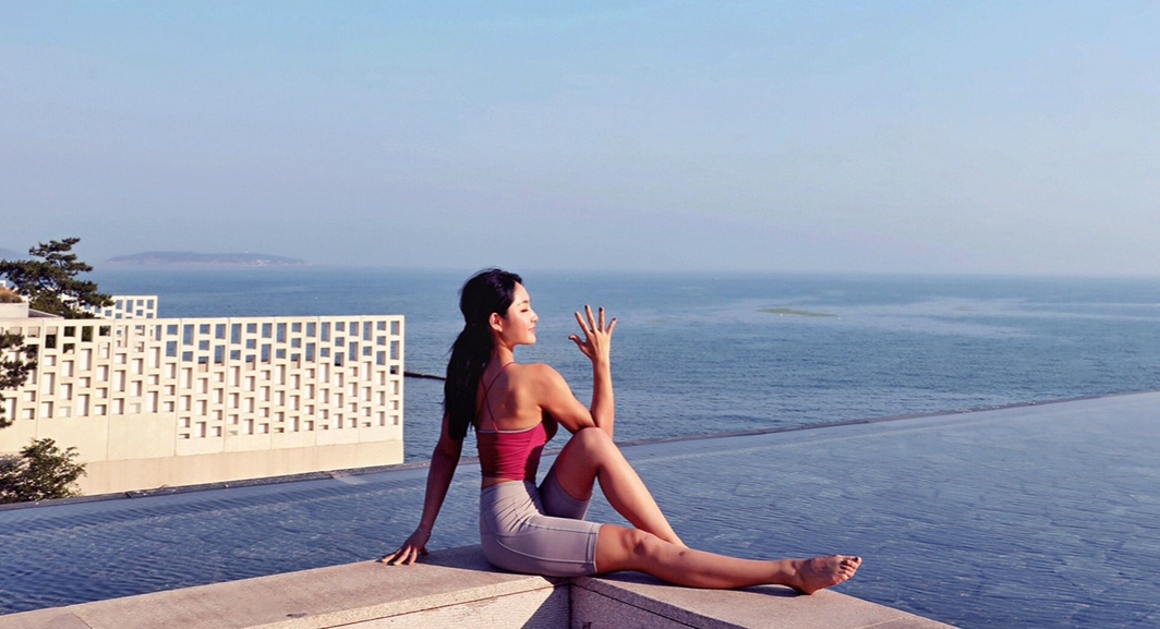 30岁改行做了瑜伽教练,90后美女辞掉教师工作