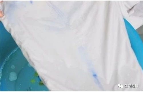 染色衣服污渍如何处理,衣服染色怎么清洗小妙招