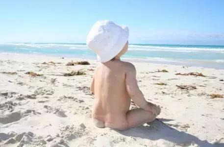 宝宝反复湿疹奶癣,婴儿湿疹奶癣擦什么药膏