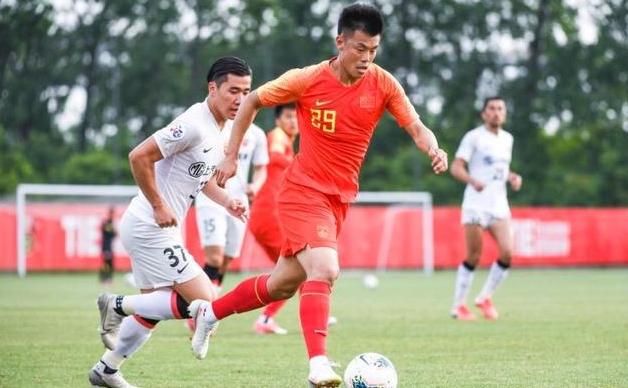 曾拒绝美国国籍回国效力，国足锋霸谭龙：中国人就该保留中国国籍