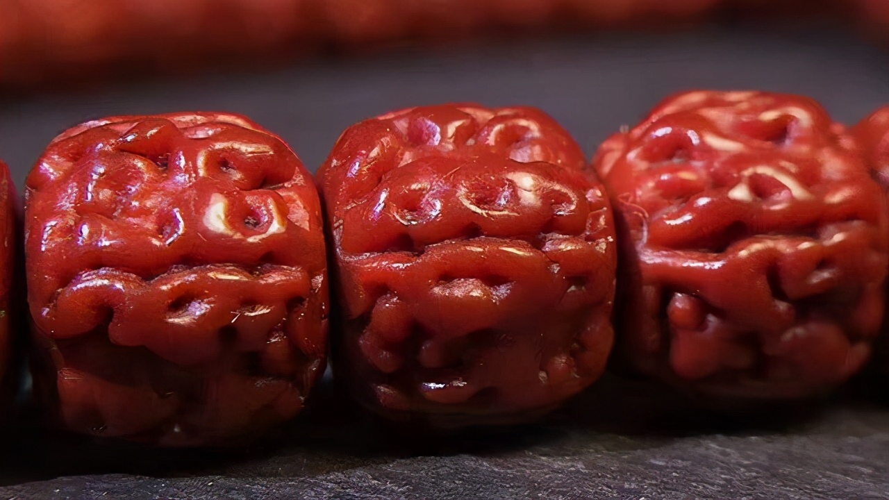 什么手串对自己的运气比较好,2024本命年带什么手串