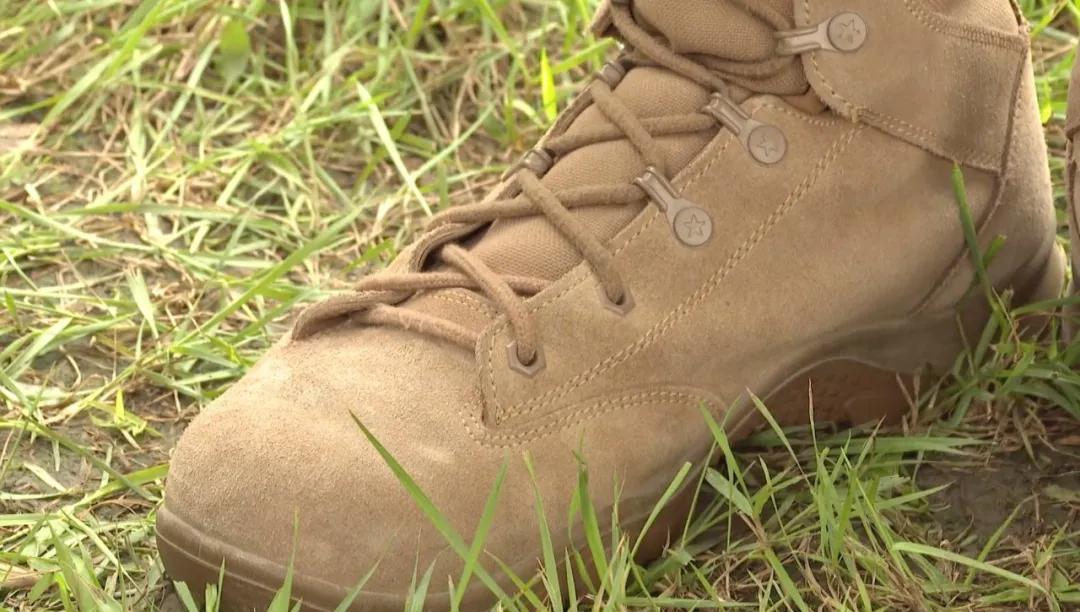 新式作战靴有没有钢板,新式作战靴配便装