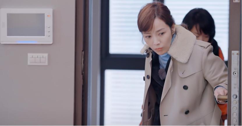 讨好尴尬凶狠:微表情分析侯佩岑夫妇一家,深渊般的母女凝视着你