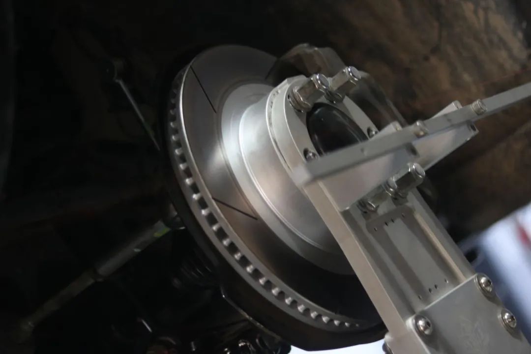 经典老车丰田lc90翻新复活,老款普拉多120翻新