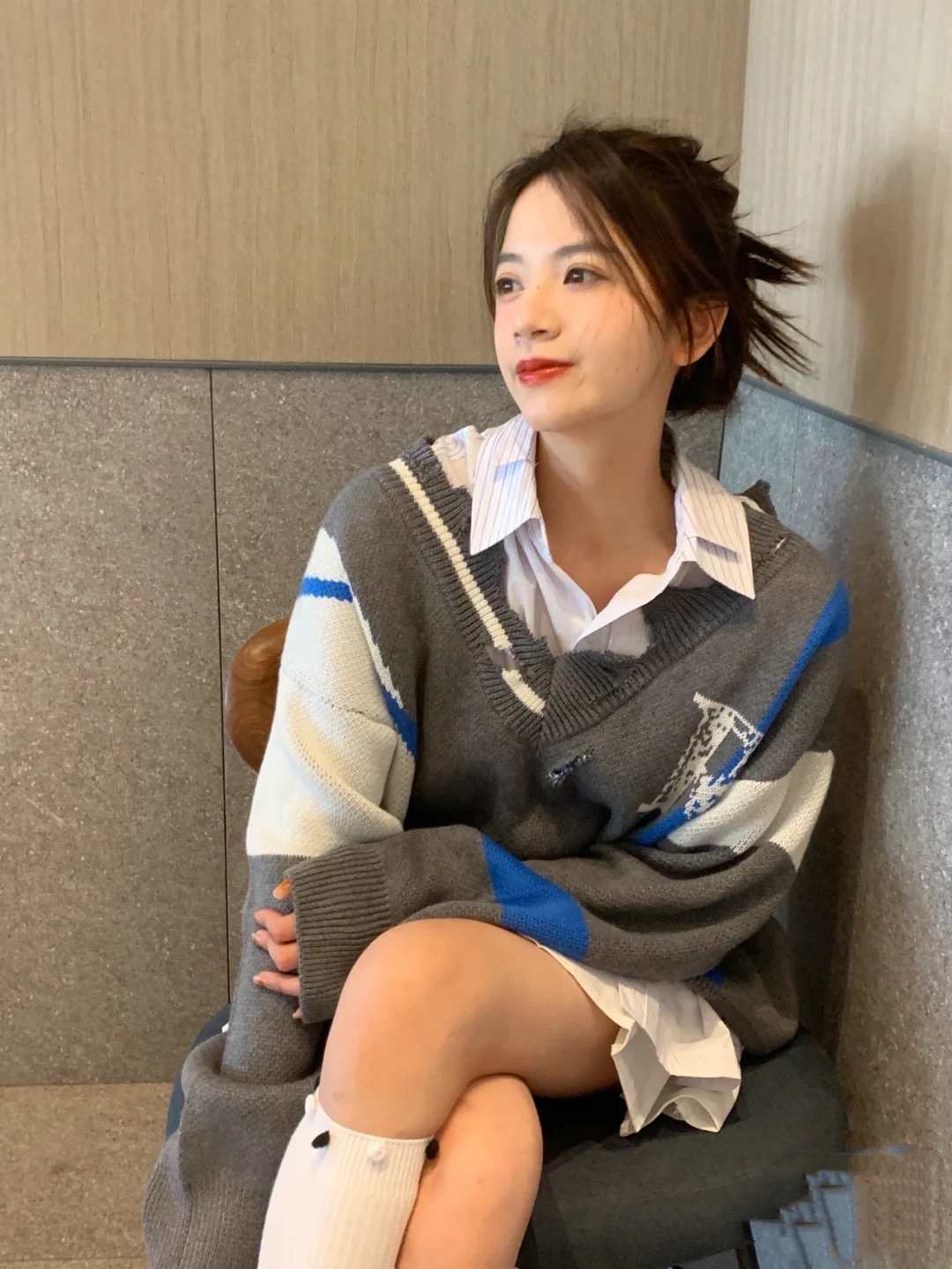 毛衣衬衫冬季最爆表穿搭方法,高级感毛衣衬衣秋冬内搭