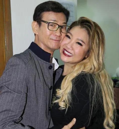 沈殿霞追思会上郑欣宜替父亲解围,郑欣宜已经继承肥姐遗产了吗