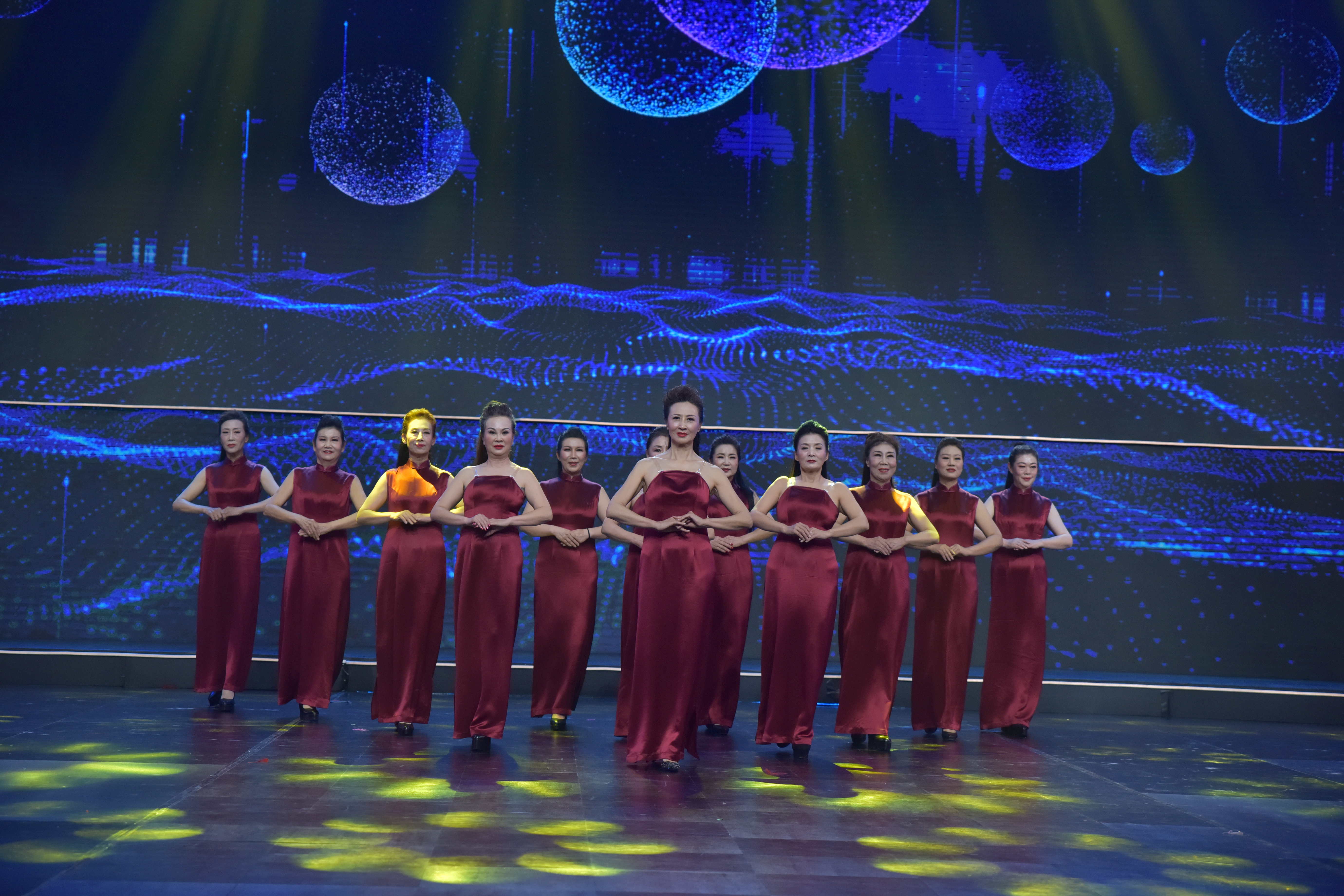 哎哟，你眊眊人家，太年轻了！攒劲得很么