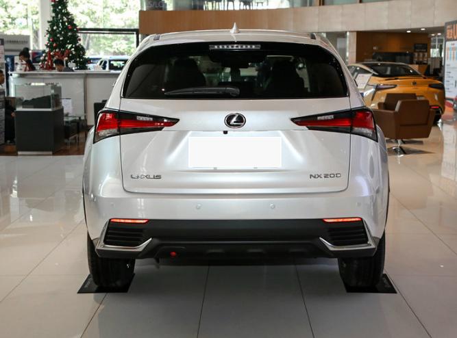 雷克萨斯nx和沃尔沃xc60哪个好,雷克萨斯nx450五座版2022款