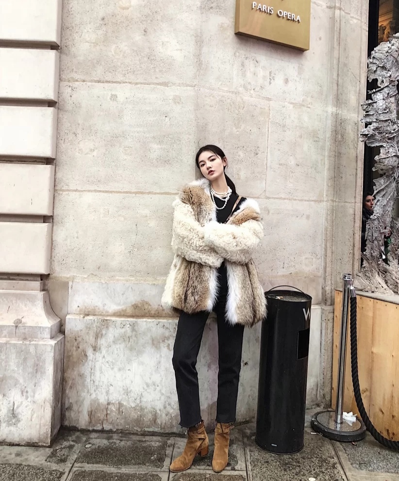 皮草外套大衣,皮草外套怎么穿出时髦感