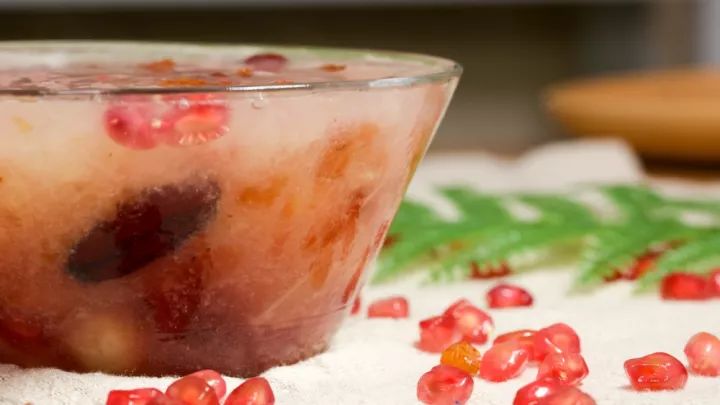 水嫩桃胶银耳露做法,美容养颜桃胶西米露