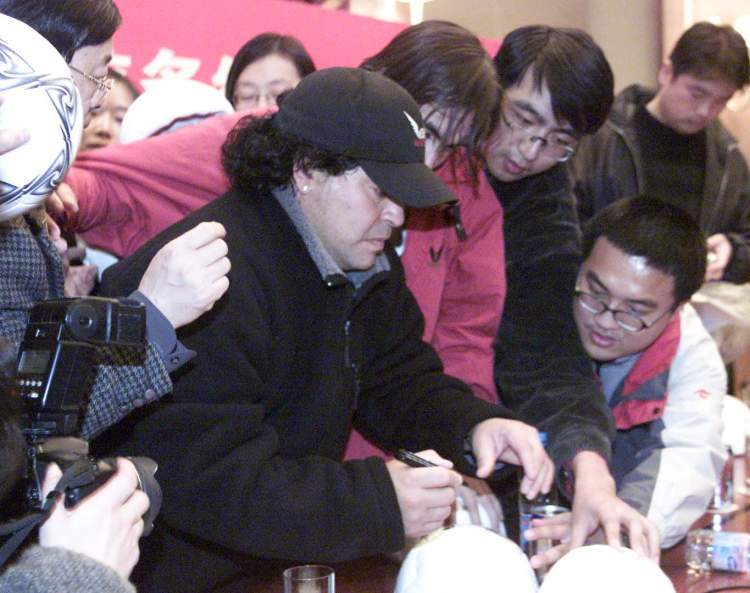 球王马拉多纳离世，作为巨星，为什么他没有缔造一个商业王国？