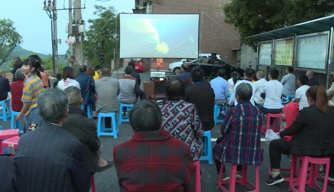 这板眼也太长了！南充嘉陵的西兴又创新了这个动作来做群众工作…