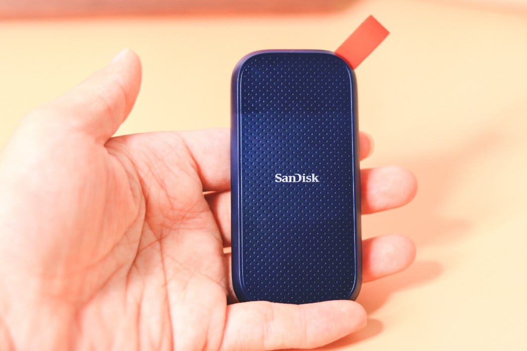 闪迪移动固态硬盘,闪迪e61和三星t7移动固态硬盘对比