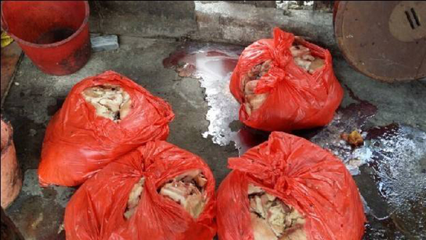 济南超市臭猪肉,济南一超市变质肉