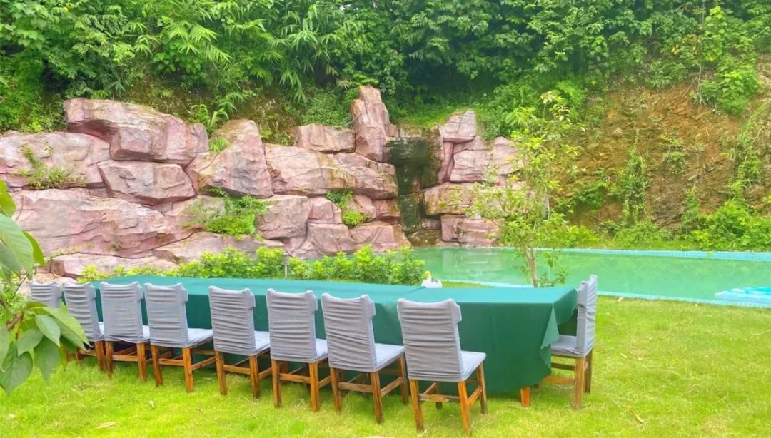 这5家海景民宿躺在床上就能看海,极有格调的纯白泳池民宿