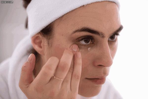 “38岁的年纪,18岁的脸”:能保持年轻的女人,手里少不了它