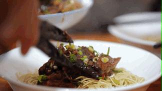 柴火灶铸铁大锅,大铁锅炖羊肉面