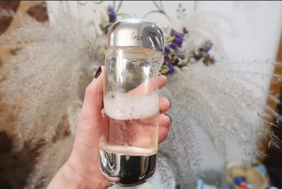 晚上睡觉前涂很多护肤品好吗,晚上必须睡前涂护肤品吗