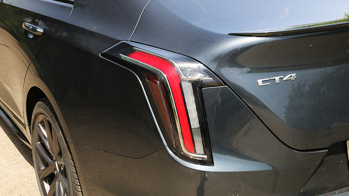 凯迪拉克ct4试驾评测视频,凯迪拉克ats跟ct4有什么区别