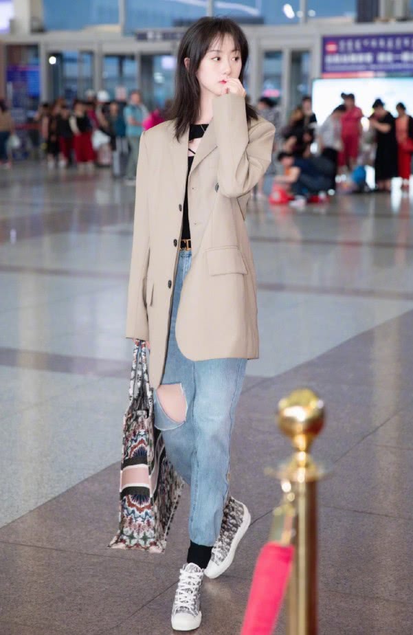 袁冰妍穿高腰牛仔裤vans,袁冰妍牛仔裤运动鞋