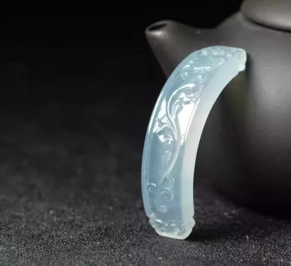 戴起来最舒服的腕饰是它！不是手镯，更不是手串，猜到了吗？