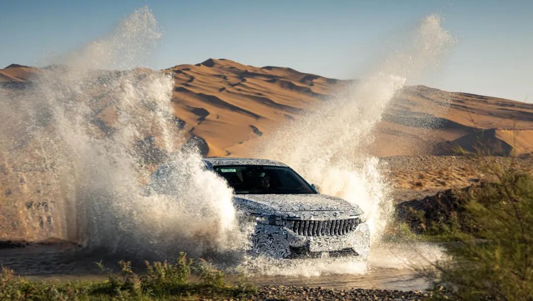 追光的人图片,岚图追光是谁的