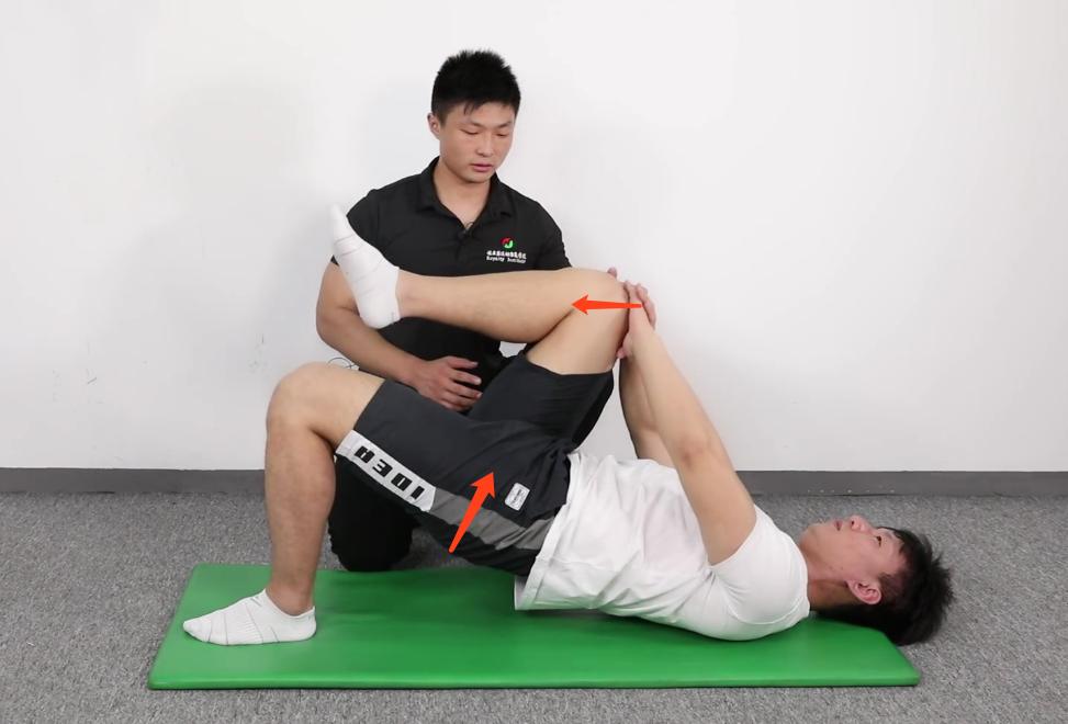 躺在床上矫正小腿外翻,小腿外翻如何矫正和站立