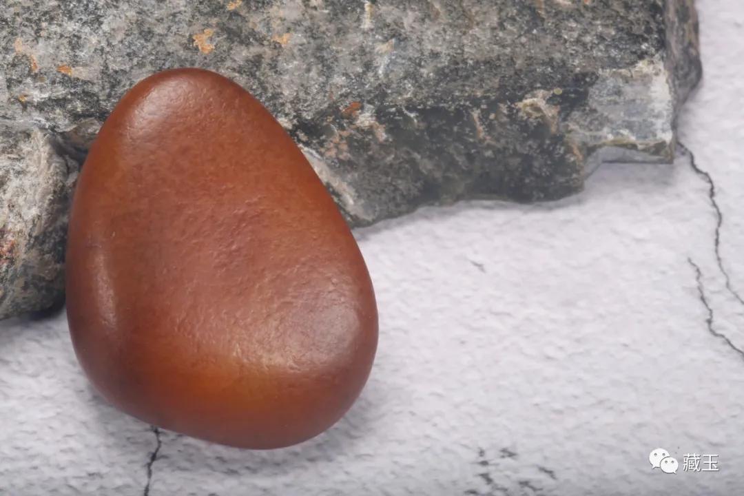 买到假的和田玉了怎么处理,买到假皮色的和田玉能报警吧