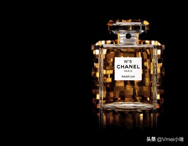 买了好多香奈儿和迪奥,买了一堆香奈儿迪奥