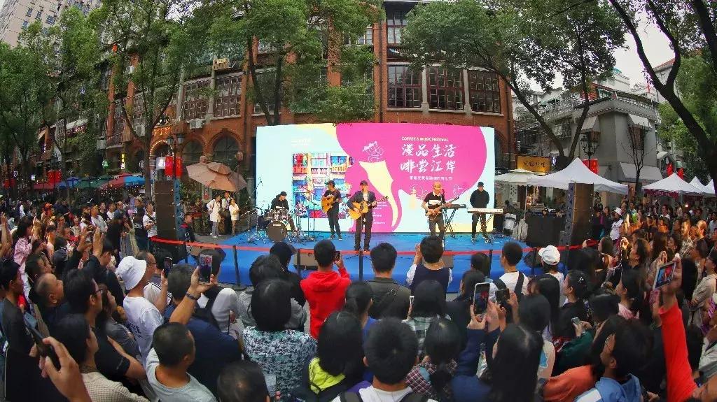 音乐配咖啡,百年老街变身时尚秀场，首届黎黄陂路咖啡音乐节开幕