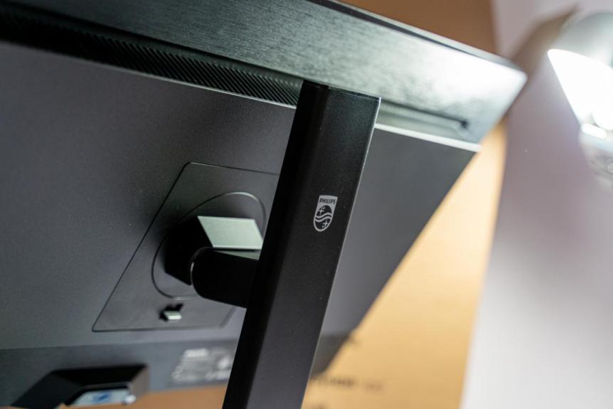 给笔记本电脑配的显示屏,飞利浦显示器哪款适合修图