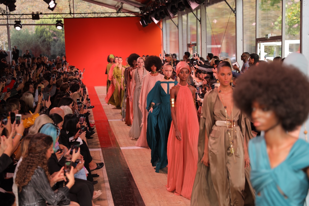 巴黎时装周欧莱雅becak造型,欧莱雅巴黎时装周大秀肯豆