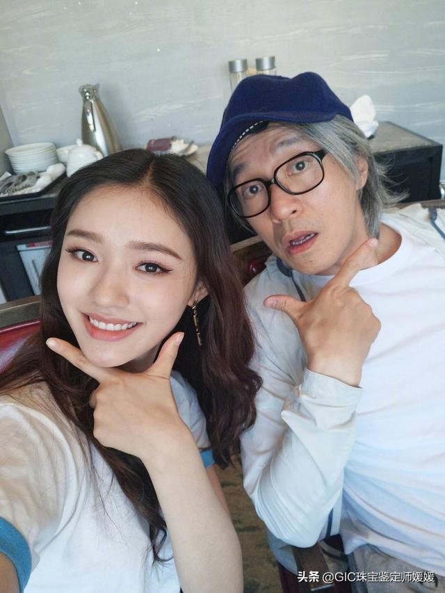 林允现身烈焰红唇,林允惊喜现身