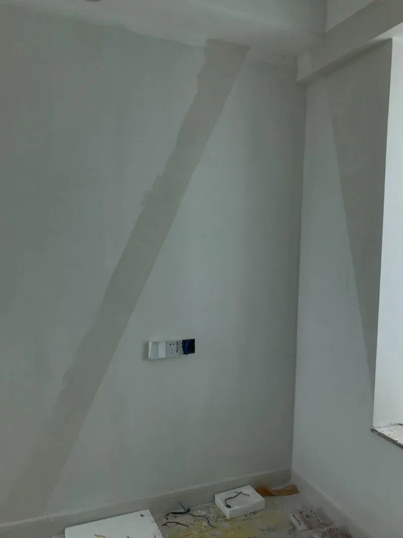 刮腻子时墙面刷什么油漆 (墙面刮腻子刷墙漆注意事项)