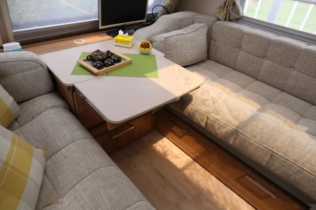 拥有一台拖挂房车有多好 (第一次开一个拖挂房车)