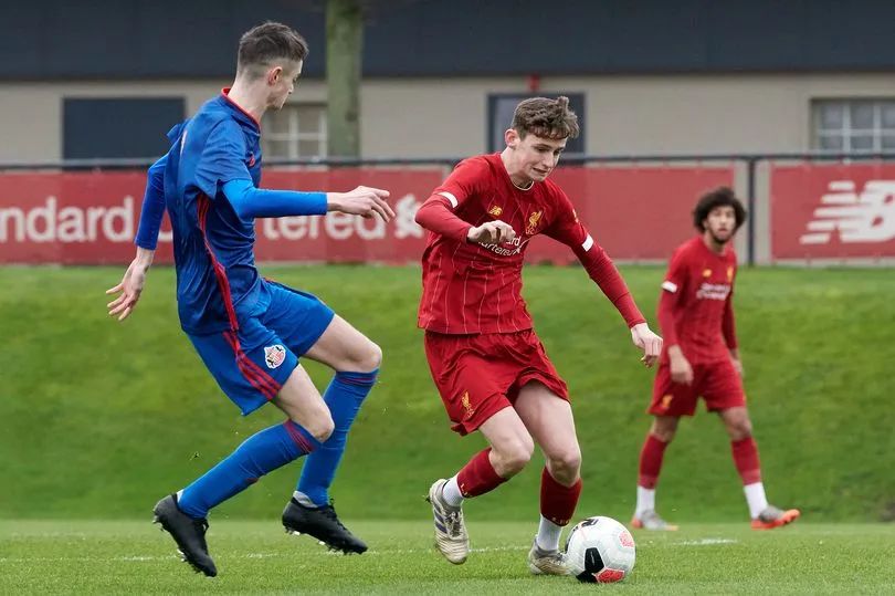 曼联重金求购17岁新星,曼联小巨人16岁