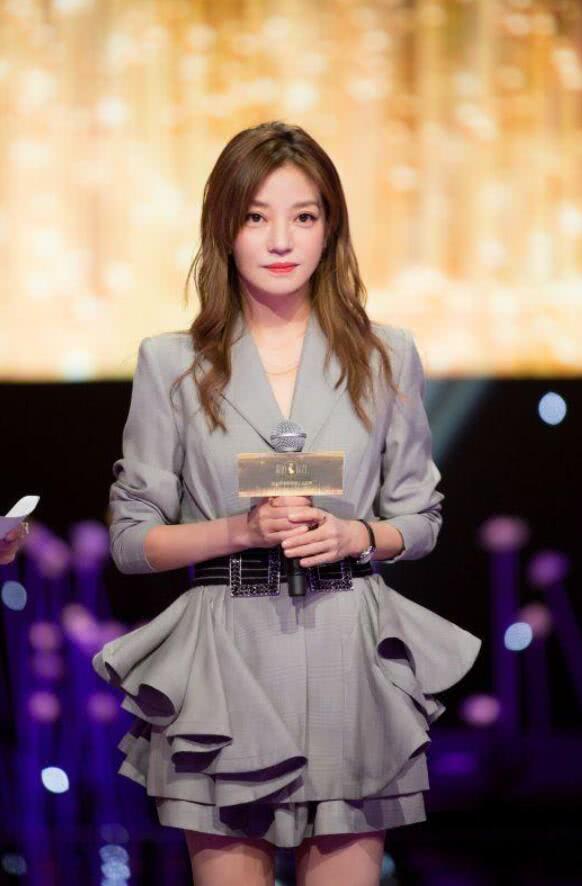 赵薇剪短发,赵薇减龄刘海