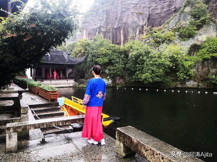 勿谓湖小,天在其中:绍兴东湖