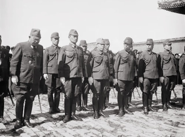 师参谋长和副师长谁更厉害,军队师长和旅长的关系是上下级吗