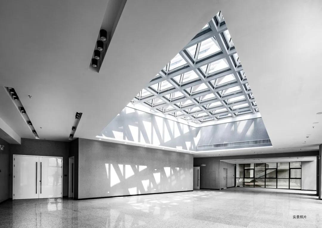 华中科大武汉光电国家研究中心,武汉光电国家研究中心和光电学院