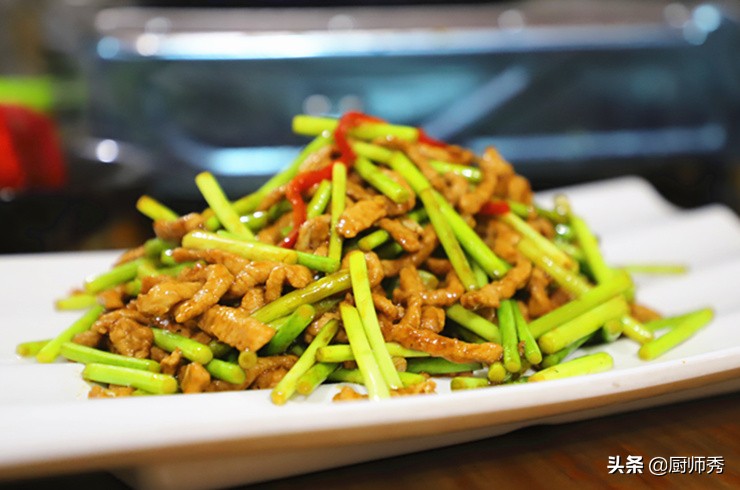 如何让炒肉丝变得细嫩,青椒炒肉丝怎么做光滑细嫩又好吃