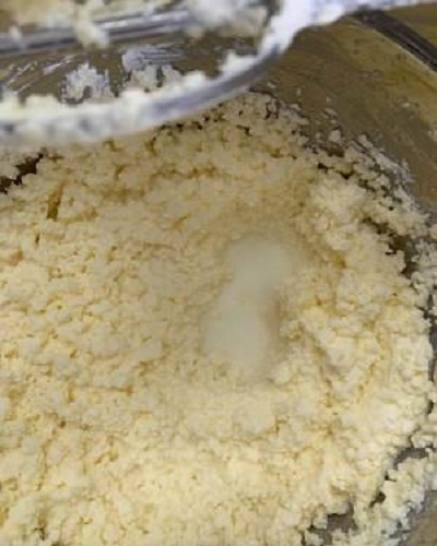 打发过头的动物奶油怎么补救,巧克力奶油打发过头了怎么办